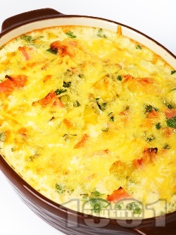 Вкусна и лесна зеленчукова запеканка с картофи, праз лук, шунка, яйца, прясно мляко и кашкавал на фурна - снимка на рецептата Вкусна и лесна зеленчукова запеканка с картофи, праз лук, шунка, яйца, прясно мляко и кашкавал на фурна - снимка на рецептата